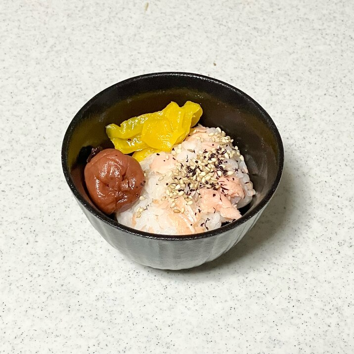 簡単☆鮭と梅干しのせご飯